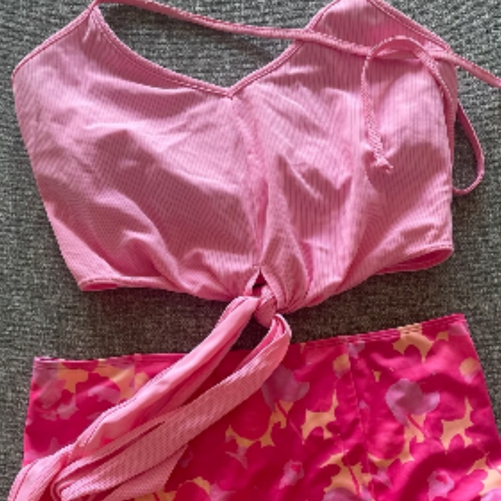 Kortni Jeane Tie halter top.